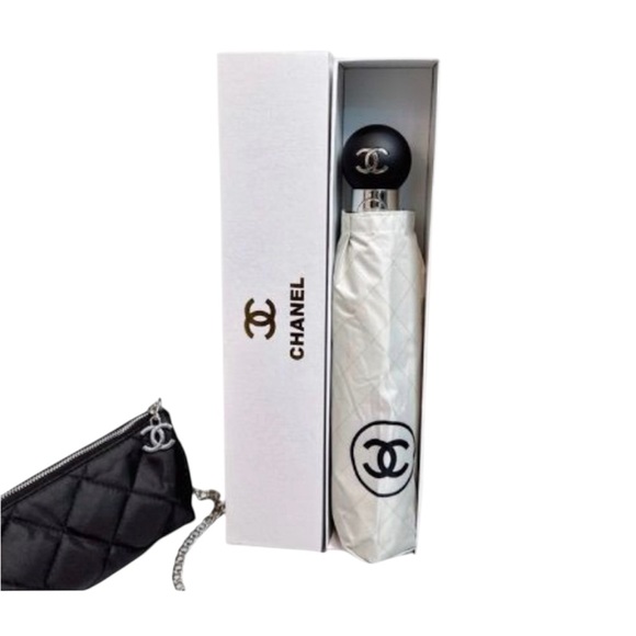 Chanel Black and White Umbrella - Picture 2 of 2